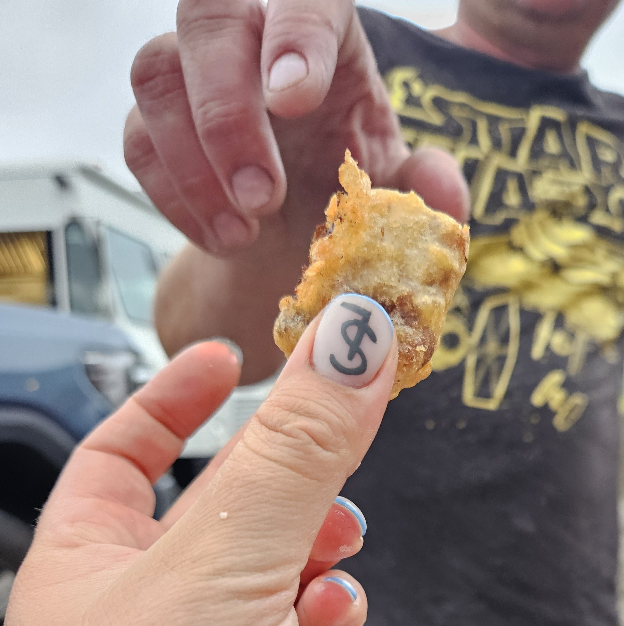 We might be still under construction, but the experiments have already started 👀 Deep fried Mars bar - not on the menu (yet). Manicure matches the mission though 💅 SL nails, a construction site, and a snack we're 'just testing.' It doesn't get boring around here! 🔨🍫