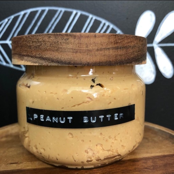 9 ways to enjoy your freshly made peanut butter:
🥜 on toast
🥜 in a sandwich
🥜 in a satay sauce
🥜 spread onto apple slices
🥜 inside a medjool date
🥜 inside a medjool date with chocolate on top
🥜 dolloped on your porridge
🥜 mixed with vanilla ice-cream (try it!)
🥜 on a spoon straight into your mouth
What's your favourite way to way to eat it?
Bring a clean jar, weigh it, fill it, weigh it again.
We'll only charge for what you take.
Nothing added, just organic peanuts.