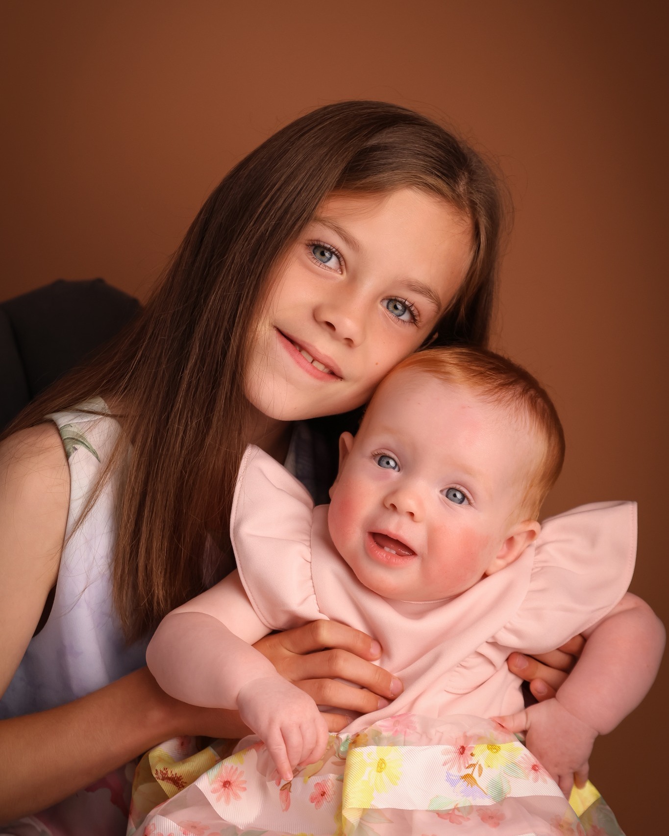A sister bond like no other 🥰
Lets capture your amazing memories together with a photoshoot for just £39! Message us today!
#FamilyPortraits #PortraitPhotography #Photography #PhotographyStudio #BabyPhotography