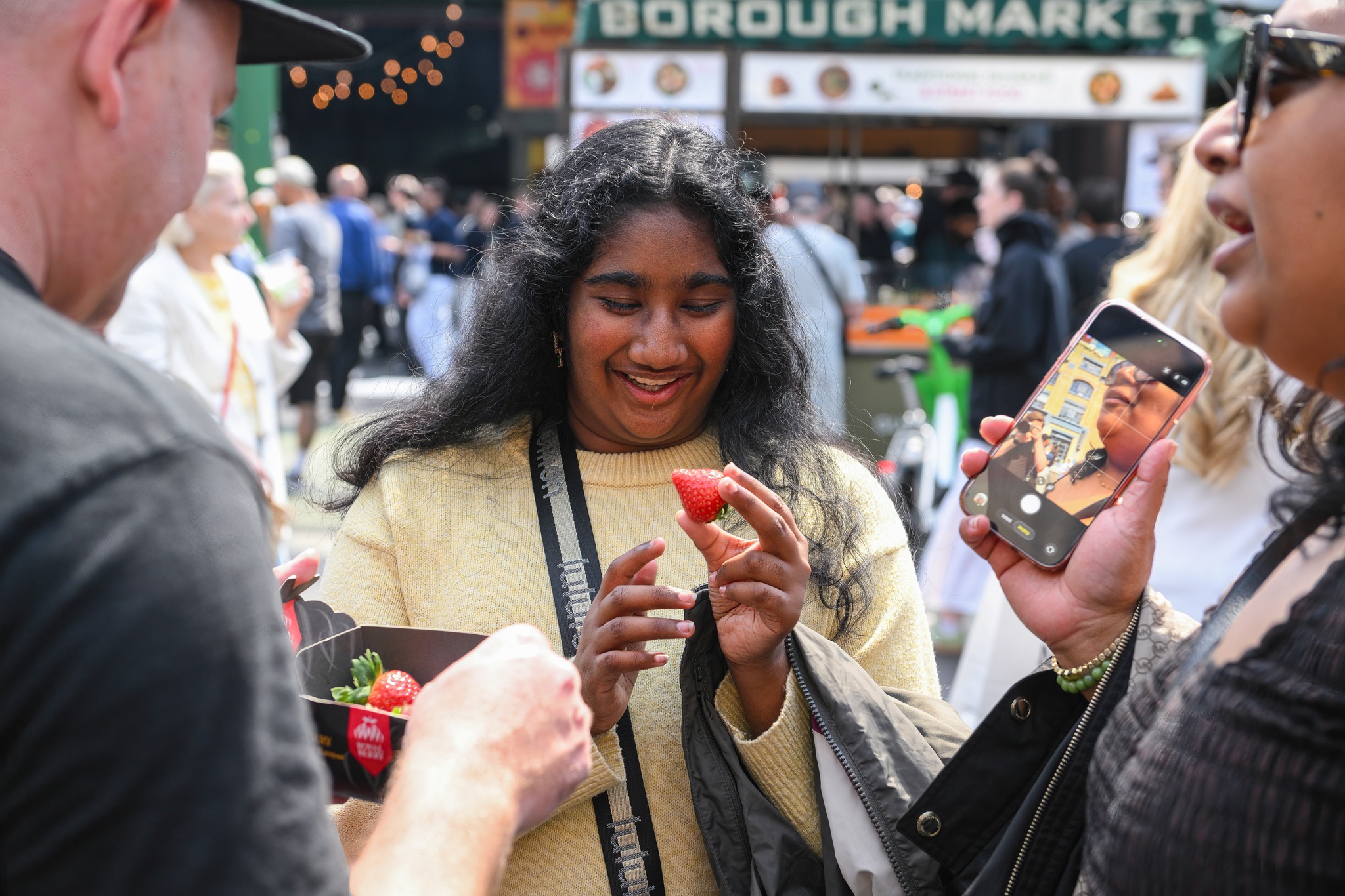 Borough Market is one of our fav places in London... A short walk from Shakespeare's Globe Theatre, it's a great lunch spot for our hungry performers!!! :-)
#london #boroughmarket @boroughmarket