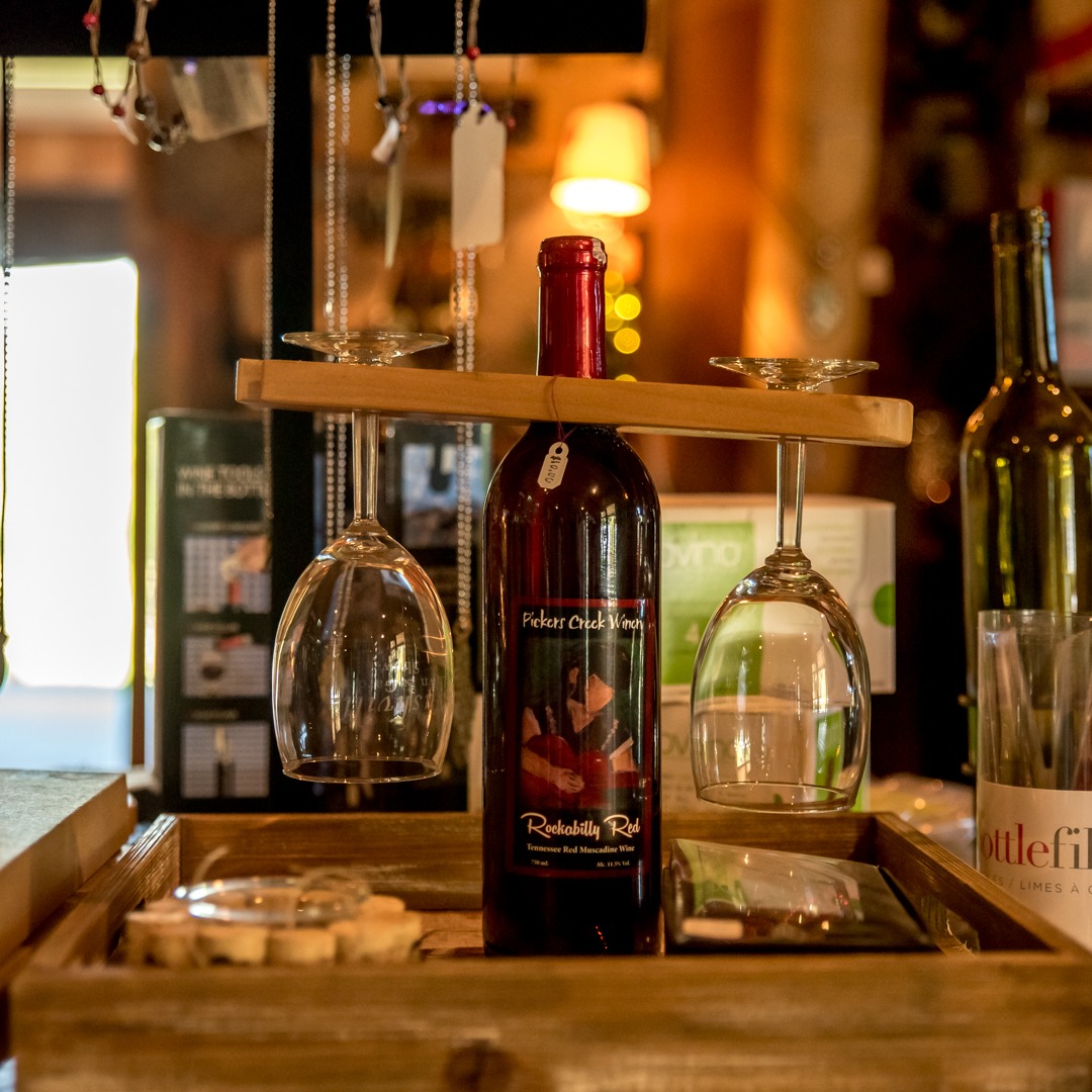 Looking for a place to relax and end your week? Pickers Creek Winery is the best spot! Live music on Friday nights with some favorite wines, including The Moondance and Blackberry Blues. 🍷🍇
📍 Lewisburg, TN
📸 Alaina Broyles Photography