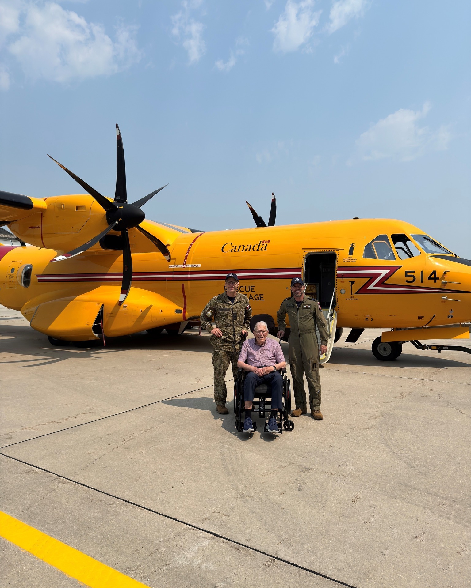 In 1944, a young radio operator named Richard Earl helped bring 435 "Chinthe" Squadron to life in Burma, flying aboard the Dakota. Last week, at 102 years old, he visited 17 Wing.
Mr. Earl was an original member of 435 Squadron from its very first days. During his visit, hosted by 17 Mission Support Squadron, he was presented with a squadron patch and recognized the Chinthe instantly as his eyes lit up. What followed was unplanned but perfectly fitting: an up close look at the Kingfisher and the Hercules that left him in awe.
Eight decades separate that first squadron in Burma from the aircraft he saw last week, and the connection is as strong as ever.
Thank you to 17 Wing Commander Col Wright for continuing this proud tradition of hosting our Veterans.
Thank you for your service, Mr. Earl.
___________________
En 1944, un jeune opérateur radio nommé Richard Earl a contribué à la création du 435e Escadron « Chinthe » en Birmanie, à bord d’un Dakota. La semaine dernière, à l’âge de 102 ans, il a rendu visite à la 17e Escadre.
M. Earl était l’un des membres fondateurs du 435e Escadron, présent dès ses tout débuts. Au cours de sa visite, organisée par le 17e Escadron de soutien aux missions, on lui a remis un écusson de l’escadron; il a immédiatement reconnu le Chinthe, et ses yeux se sont illuminés. Ce qui a suivi n’était pas prévu, mais s’inscrivait parfaitement dans le contexte : une visite de près du Kingfisher et de l’Hercules, qui l’ont laissé bouche bée.
Huit décennies séparent ce premier escadron en Birmanie des aéronefs qu’il a vus la semaine dernière, et le lien est toujours aussi fort.
Merci au colonel Wright, commandant de la 17e Escadre, de perpétuer cette fière tradition d’accueil de nos anciens combattants.
Merci pour votre service, monsieur Earl.