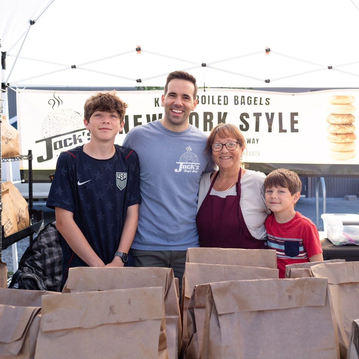 @jacksbagelshop was built on a simple idea: bring fresh, authentic bagels to our local community. Named after our son, Jack, we're a family-run business passionate about scratch-made bagels, homemade cream cheese, and connecting with our neighbors every Saturday at the market. Thank you for supporting localโwe can't wait to see you! #VendorSpotlight #FarmOn #Marketlife with @solaritycreditunion
๐ธby @nataliasheartphotography