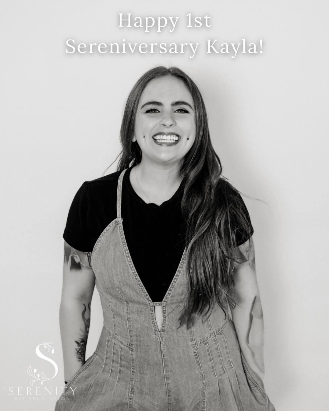 Happy 1st Sereniversary, Kayla! 🎉
One year ago, Kayla joined the Serenity family, and what an incredible year it has been! 💚
From beautiful cuts and stunning color transformations to flawless blowouts, smooth waxing, glowing spray tans, and relaxing pedicures, Kayla truly does it all.
And of course, we can’t celebrate Kayla without mentioning her iconic rainbow hair! 🌈 She isn’t afraid to be unapologetically herself, and that’s one of the many reasons we love her so much. Her confidence, creativity, and vibrant personality brighten every room she walks into and make everyone around her feel welcome.
Kayla, thank you for your hard work, your talent, your genuine heart, and for always bringing your authentic self to Serenity. We are so grateful you’re part of our family and can’t wait to see all that this next year brings! ✨
Wish Kayla a happy Sereniversary in the comments and book with her by calling 870.234.4000 or visiting sdsmagnolia.com ! 💇🏼♀️
#SAU #salonandspa #extensions #sdsmagnolia #giftsforher