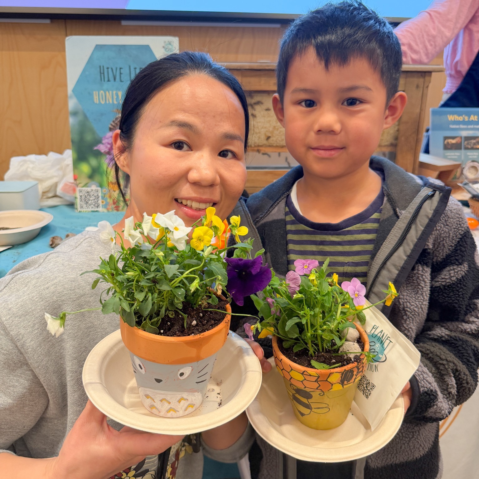 🐝 Corporate partnerships in action!
When @@visitgoogle opened its doors, 40+ community members showed up to learn about pollinators .
This is what a great workplace partnership looks like: your team gets a hands-on, meaningful experience, and your company helps fund FREE STEM education nationwide.
Ready to partner with us? Link in bio.
#nonprofit #corporatepartner #STEMeducation #teambuilding