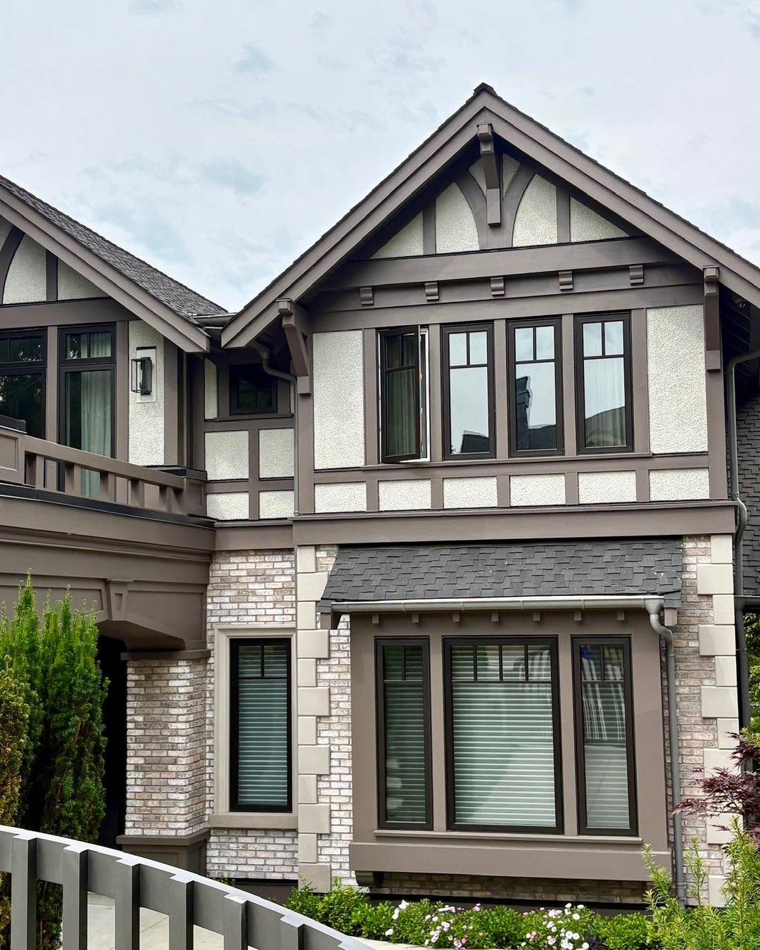 There’s plenty to look at in these pics but I want to draw attention to the quoins, the big ol’ corner pieces, if you’re not familiar with masonry jargon. Big, solid detail pieces that contrast nicely with the brick veneer and give a manorly feel to the project. (I’m not sure what kind of jargon “manorly” is but it’s definitely like a word)
#stonemasonry #masonry #vancouverconstruction #vancouvertrades #quoin #quoins #brickveneer