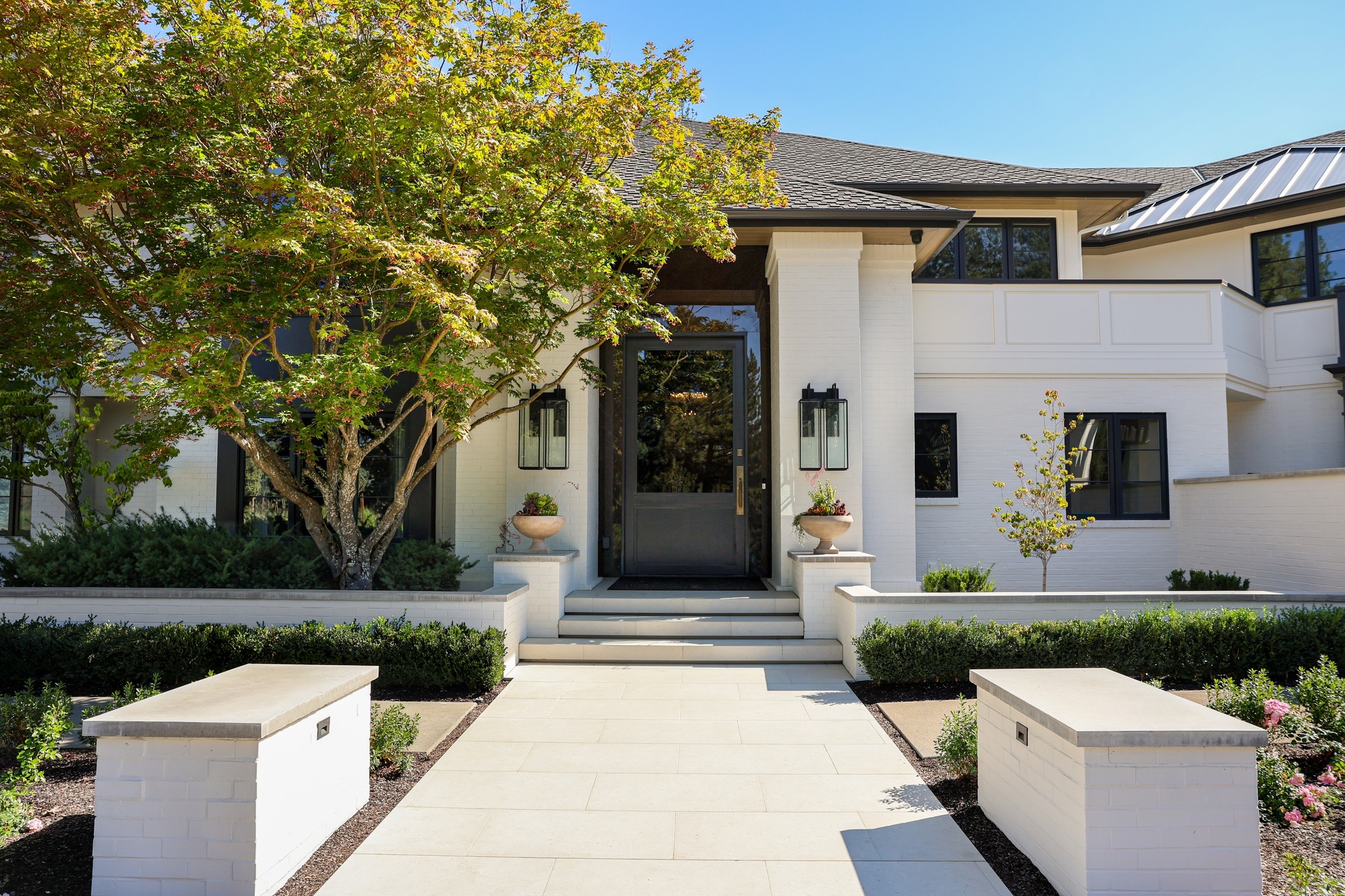 Timeless curb appeal starts at the front door. 🤍 Crisp white brick, bold black accents, and beautiful landscaping come together for a warm, polished entrance.
#CustomHome #LuxuryHome #HomeExterior #ExteriorDesign #CustomHomeBuilder #RameyConstruction #NorthIdahoHomes