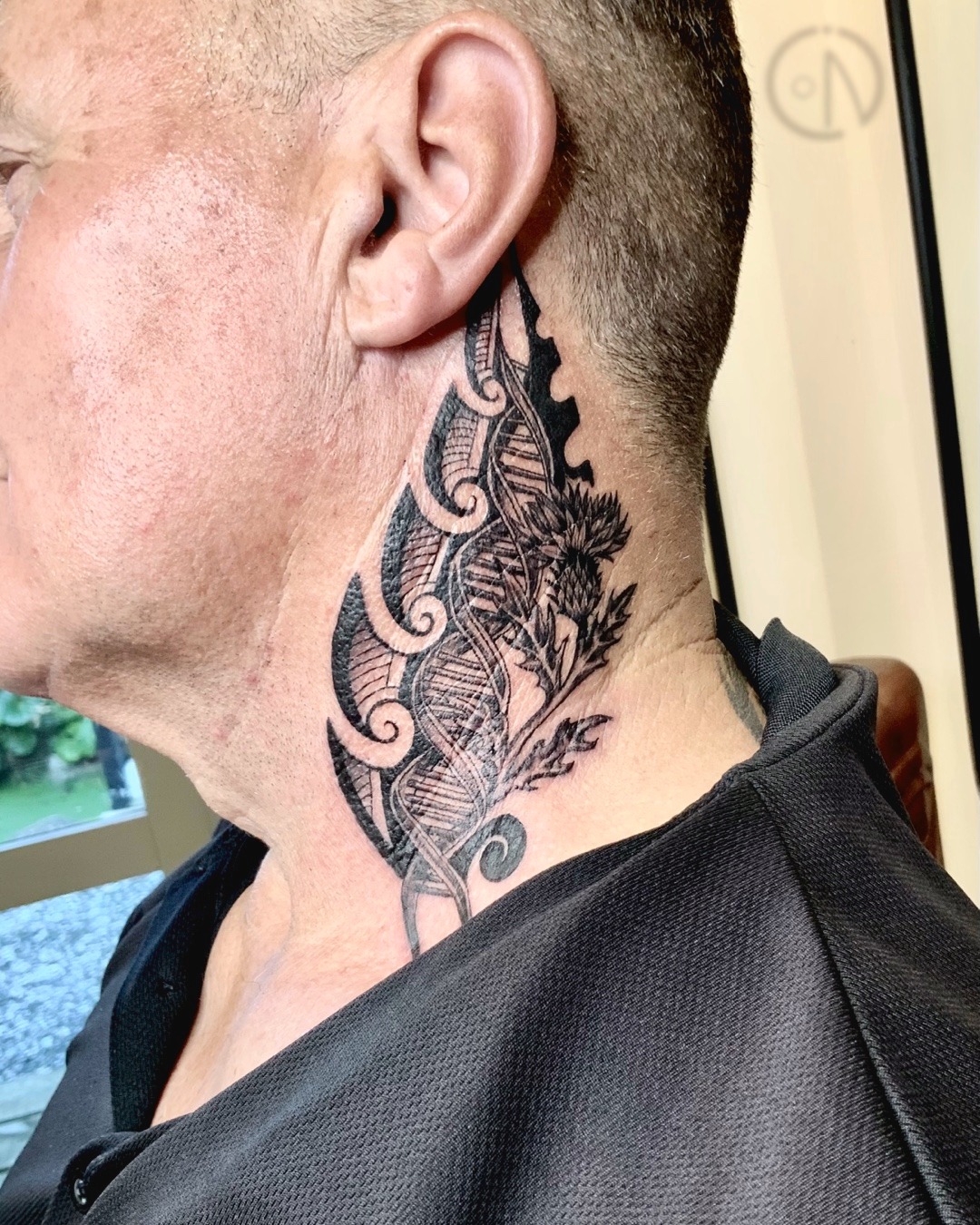 Is all about GENETICTS for Dave, his passion for genetics and his heredity. Thank you so much for your trust and sitting like a rock!
#whangareitattoo #whangareitattooartist #tutukakatattooartist #blackworktattooartist #blacktattoo #whangareitattoostudio #genetics #genetictattoo #dnatattoo #necktattoo