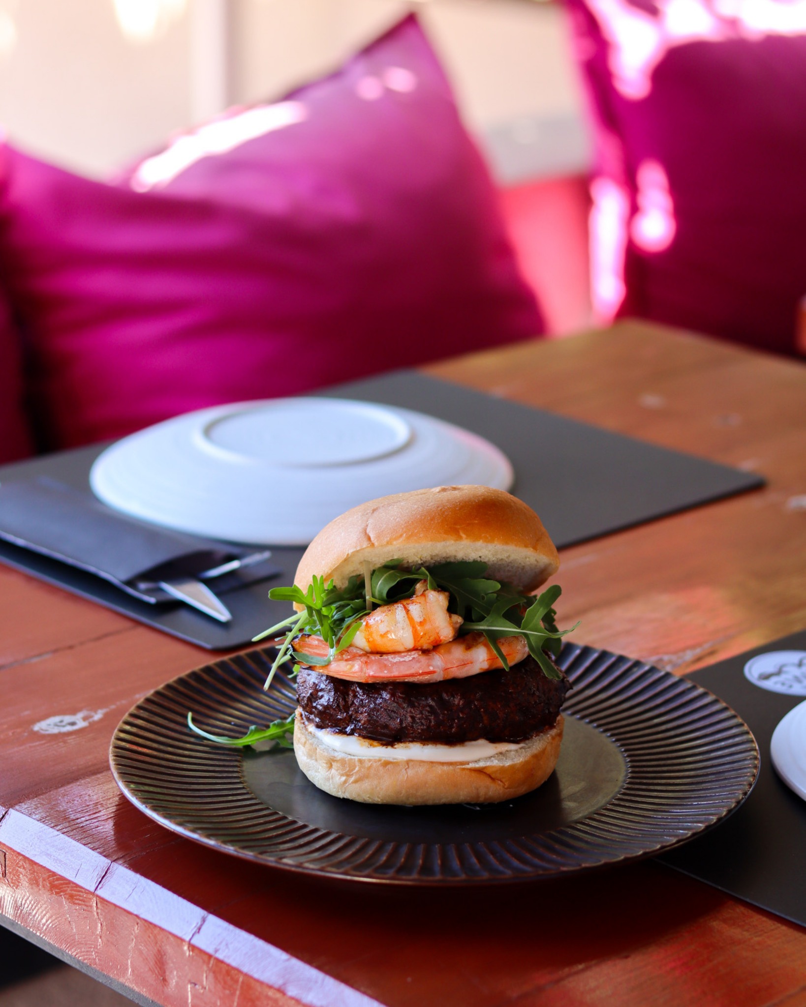 Meet the 4th Monkey Burger a delicious twist, packed with flavour and made to satisfy. 🍔
A little creativity between a bun, waiting for you at 3 Wise Monkeys.
Join us in Assos for unforgettable bites and summer vibes. 🙈
#3wisemonkeys #assos #kefalonia #burgerlover #kefaloniafood