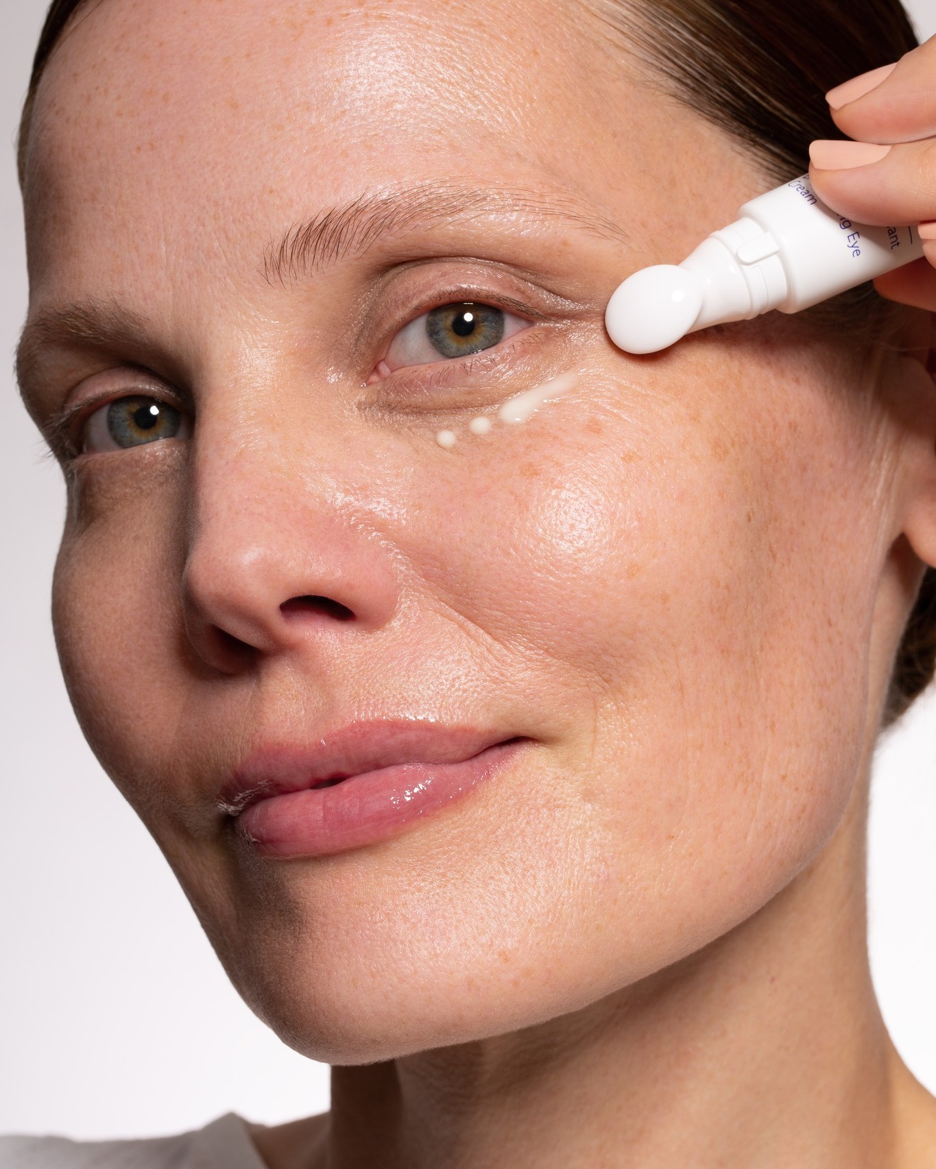 Beautiful skin has no age. 📷
Last images from this skincare series. 🤍
Models: @papilljon @modelwerk & @emily_scmt @parsmanagement
Make Up & Hair Artist: @franziskavonwerder
Base Retouch: @shulgina.retouch
Photo & Final Retouch: Tamara Specht
#skincarecampaign #beautycampaign #bestagerskincare
#beautyphotographer #skincarebrands