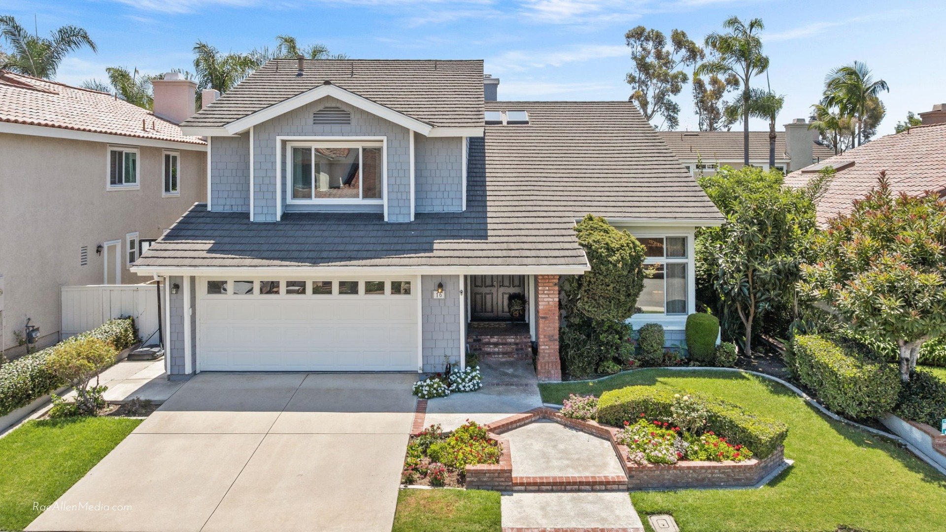 Bright, wide shots like these help buyers see the flow before they ever walk in, especially in a two-story layout like this one. From the vaulted primary suite to the kitchen's garden window, we made sure every room reads clearly online so buyers show up ready to make an offer, not just browse. ✨
📍 16 Harrisburg, Irvine, CA 92620
Listed by Affie Setoodeh & Melody Setoodehnia | @affieandmelody
CENTURY 21 Affiliated | DRE #01390320, #02124638
949-510-0740
If you have something coming up, happy to help.
📧 linda@raeallenmedia.com
📞 (951) 444-5424
#16Harrisburg #IrvineRealEstate #NorthwoodIrvine #IrvineHomes #OrangeCountyRealEstate #RaeAllenMedia #ListingPhotos #MLSPhotography #WeLoveOurJob