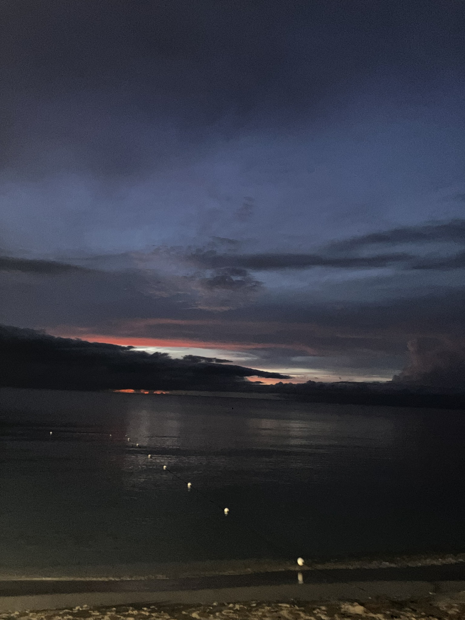 Every sunset is a gentle reminder that even the busiest days deserve a peaceful ending. 🌅💛 This beautiful Jamaican sky reminded me to pause, breathe, and appreciate the simple gifts nature gives us every day.
#Jamaica #SunsetLover #NatureBeauty #TravelWithPurpose #DrFlowersTravels
