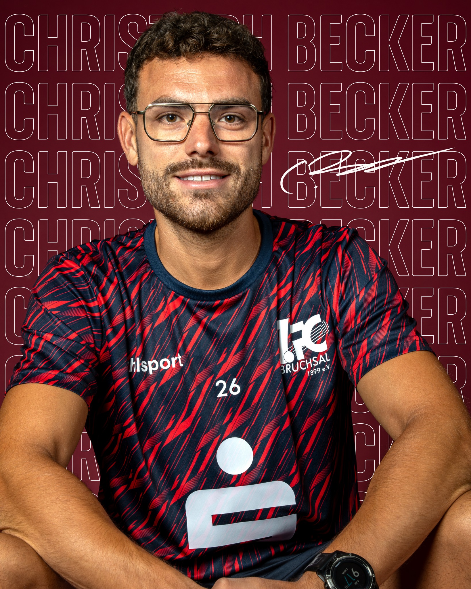 Der 1. FC Bruchsal freut sich, mit Christoph Becker einen weiteren hochkarätigen Neuzugang begrüßen zu dürfen. Der erfahrene Defensivspieler wechselt vom frischgebackenen Regionalliga-Aufsteiger VfR Mannheim ins Sportzentrum.
Der 31-Jährige kann auf eine beeindruckende Laufbahn im südwestdeutschen Fußball zurückblicken. Nach Stationen in der Jugend unter anderem beim SV Waldhof Mannheim führte ihn sein Weg über den 1. FC Kaiserslautern II, den FSV Frankfurt und den FC-Astoria Walldorf zum VfR Mannheim. Über viele Jahre hinweg sammelte Becker dabei mehr als 200 Einsätze in der Regionalliga Südwest und etablierte sich als verlässlicher Defensivspieler auf hohem Niveau.
Die ganze Meldung in der Story! 📰