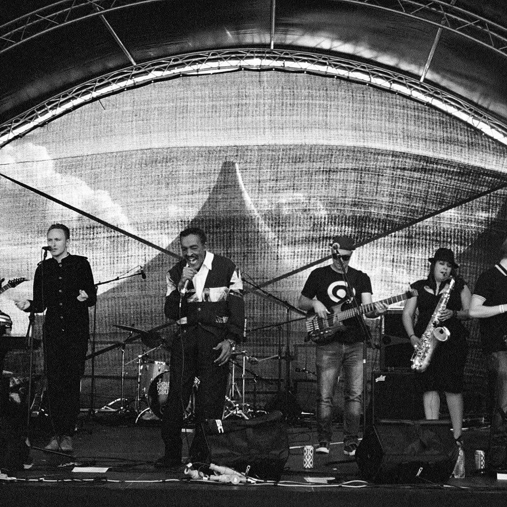 It's that time of year again as @retrofestival_official starts TOMORROW! We'll be back in Newbury for the 11th time, at the Ricky Tick stage on Saturday 8th August. Showtime: 4:30pm! We can't wait to be back. To celebrate, here's some #throwback pics from previous years at Retro Festival. ⏪