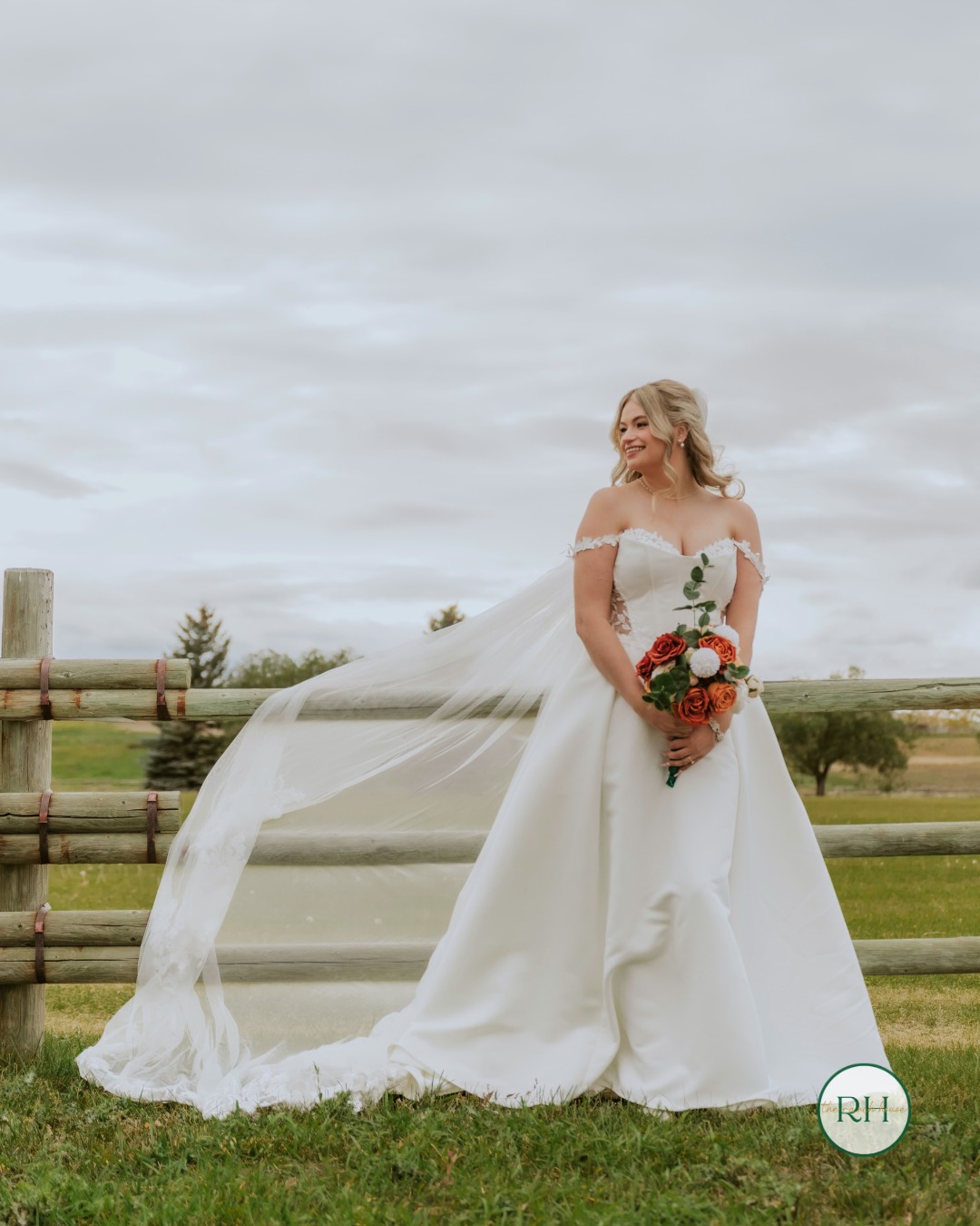 A moment for the perfect photo 📸
For brides-to-be looking for a venue with stunning outdoor backdrops, we’ve got dream photo moments in every direction 🌾
Your venue should look just as beautiful in photos as it does in person.
📸: @camerashy.ca
#bridetobe #weddingphotos #albertabride #outdoorweddingphotos #engaged