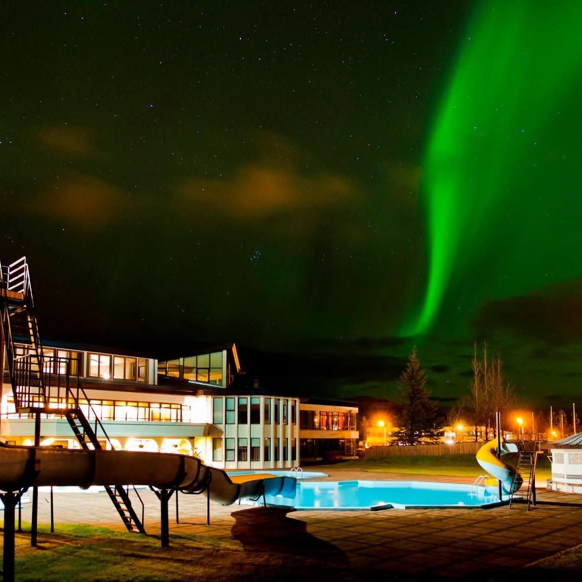 Northern Lights over Hótel Örk 💚💙💜
#VisitHveragerði #VisitIceland #travel #Iceland #DiscoverHveragerði #ExploreIceland #IcelandicMagic
