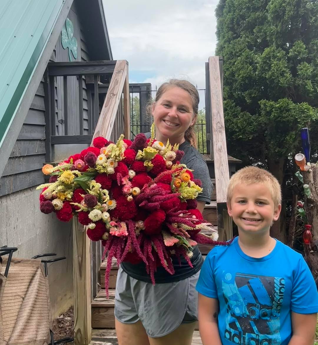 Who else is soaking in the last two days of summer? 🥹
Here’s where to get flowers this week:
💐Order online, pick up ANY day
💐Flower Shack Wednesday
💐Everlasting Thursday at the Shack
💐Nature Hollow out in Brevard on Thursday and Friday
💐Transylvania Farmers Market and Mills River Farm Market on Saturday
Feel free to message me for any special requests!!