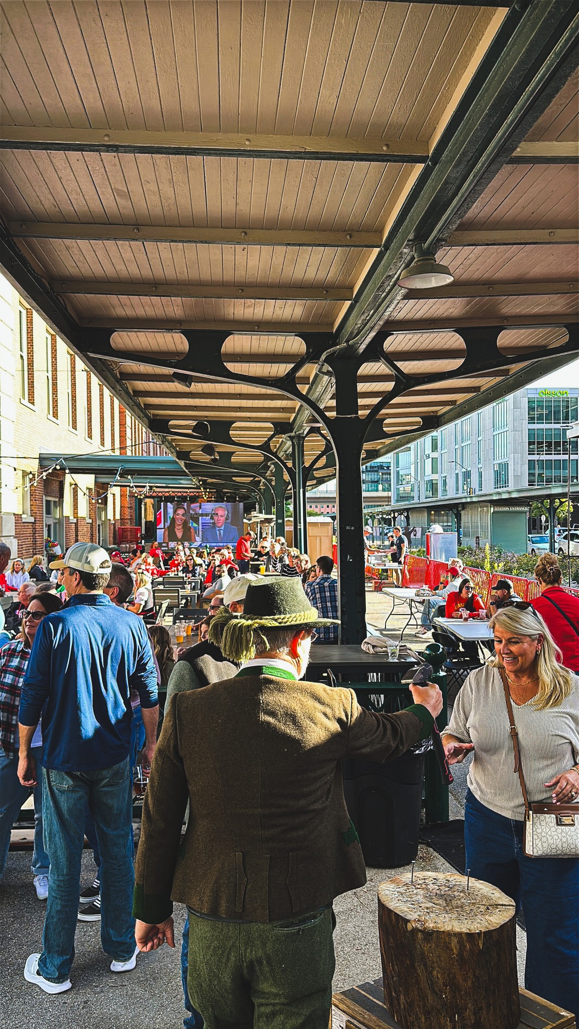 September 4th, we're bringing the beer, pretzels, sausage, and Oktoberfest chaos. 🍺 Cold beer 🥨 Big pretzels 🌭 Loaded sausage 🎟️ FREE ENTRY
Bring your people. We'll bring the beer. Prost!