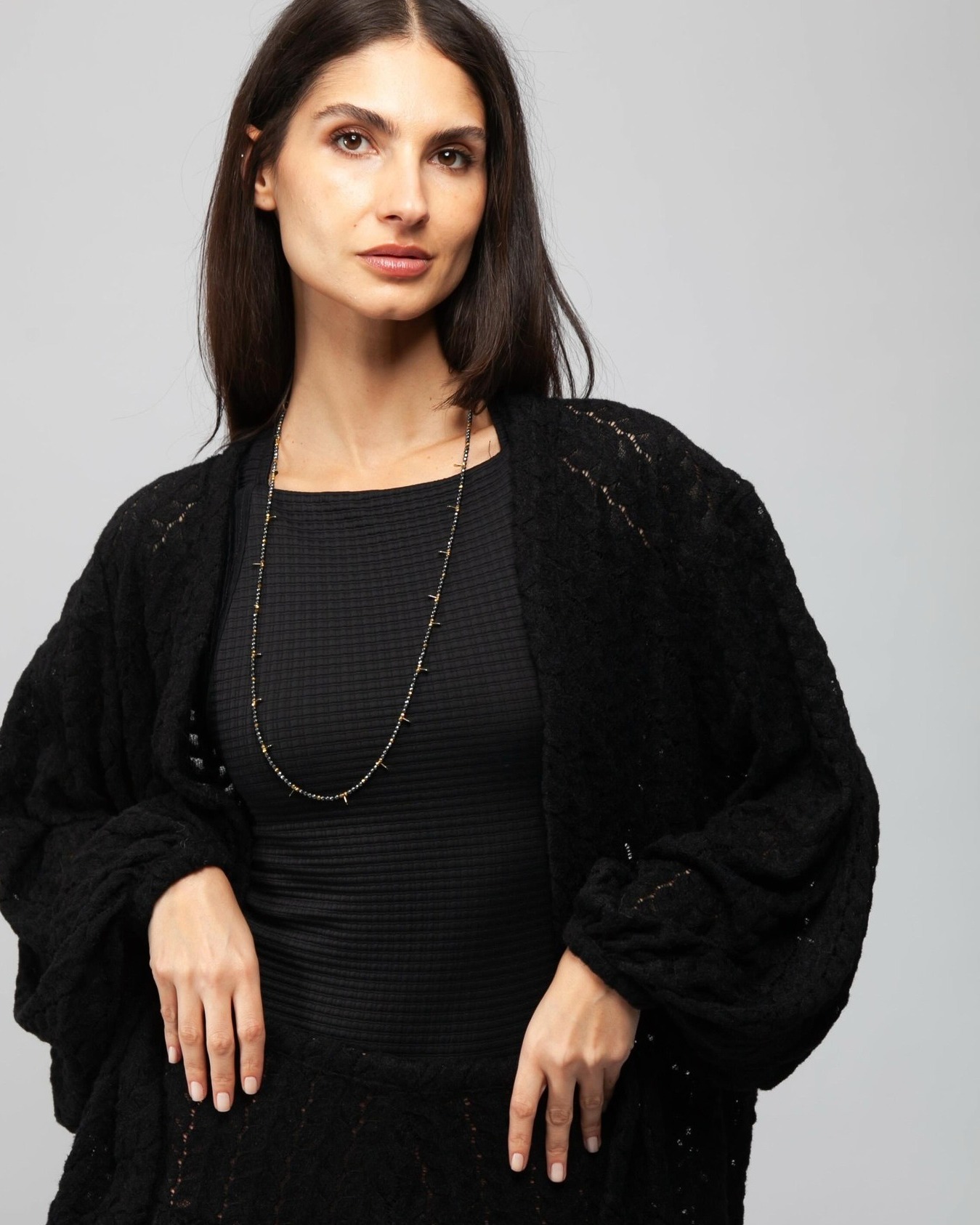 Quem não ama um look all black? 🖤
E quando ele ganha o toque marcante do nosso Colar Grécia de Hematita com Pirita, o visual fica ainda mais especial. ✨
Look @adrianapraca
Colar Ana Tinelli
#AnaTinelli #AdrianaPraça #JoiasContemporâneas #colardehematita #joiasautorais