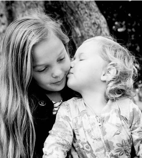 Beautiful park black and white images, this family made a 5 series of these images, and it's such a treasure.
It's a one off thing to experience and purchase professional photography for a lot of Aucklanders nowadays so consider what you really need and call me for a chat to start the process..