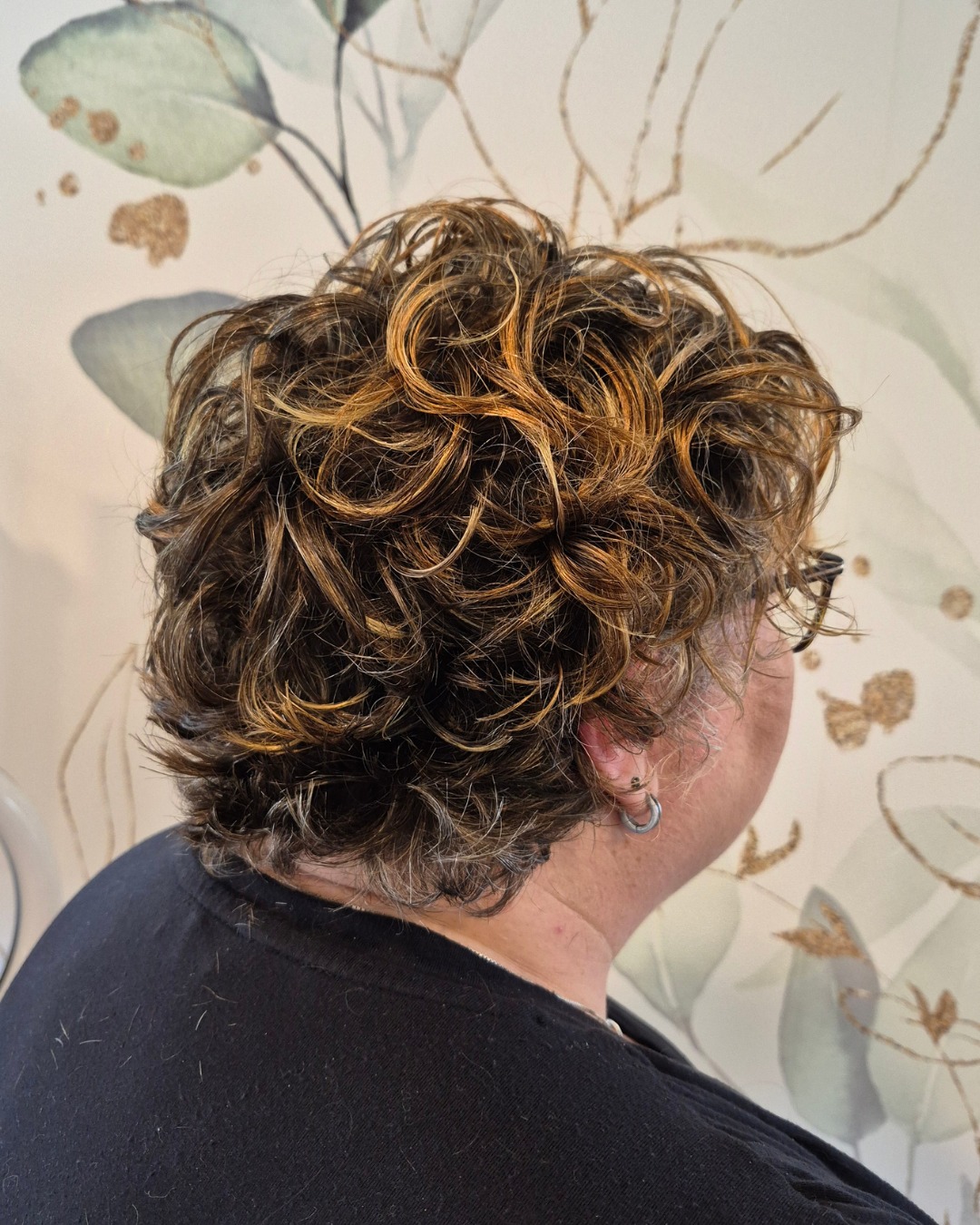 Her curls were dry, lacklustre and almost non existent. She also wanted something new. A fresh cut, treatment and the right product regime and her curls are better than ever.
If you're struggling with your curls, come see us !
613-201-6079
#curlyhair #newlook #613stylist