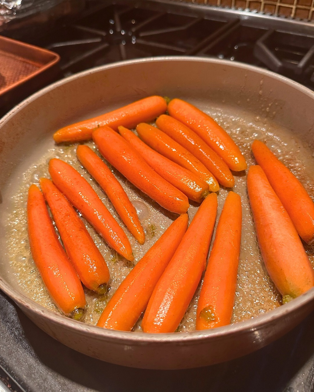 A simple side dish for summer dinners. 🥕☀️ These Brown Butter Maple-Glazed Carrots come together with just four ingredients and are an easy addition to a summer meal with family or friends. I’m using @winemakerskitchen Maple Syrup for the glaze, which adds just the right touch of sweetness.
Save this one for your next dinner and give it a try! What's your staple side dish?
#Cooking #Recipe #Foodie #Summer #Mom