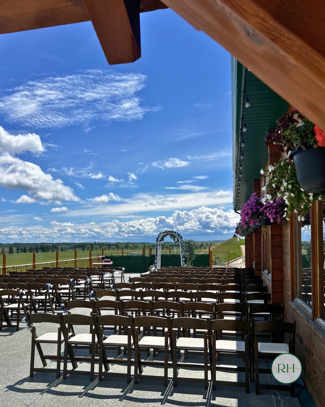A venue that flexes with your style 🤝
With room for thoughtful styling, table arrangements, and decor that reflects your story, your day can feel completely your own.
That’s the beauty of a venue designed for both function and feeling 🕯️
#weddingdecor #albertawedding #eventvenue #weddingvenue #weddinginspo