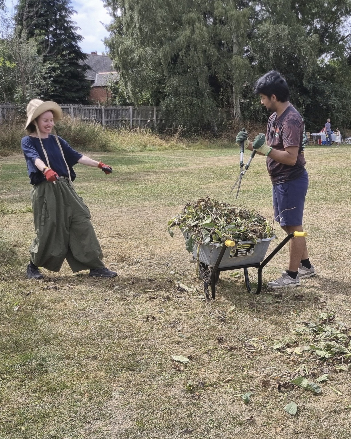 Keeping the garden ticking along at #PebbleMill #ForestGarden last week with water, weeding and mulching, with our lovely volunteers.
@tnlcommunityfund @westonfdn