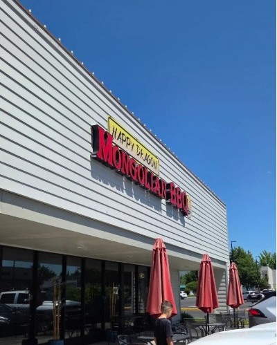 When a review starts with "Love Mongolian BBQ," you know it’s going to be good!
We are blushing (and steaming!) over this awesome shoutout from Life’s Good about one of our favorite spots at The Village at Medford Center:
"Love Mongolian BBQ, they seat you then you go choose your favorite veggies, meats ( chicken, beef and / or pork) top with noodles add your choice of sauces or not. Then they cook it up for you while you watch. Great experience for everyone especially the children. CAUTION it's very steamy HOT !!! Enjoy"
It’s interactive, delicious, and a total hit with the kiddos. Just remember the review's Golden Rule: CAUTION—it’s steamy HOT!
Tag your dining buddy who always piles their bowl way too high, and come grab a seat today!