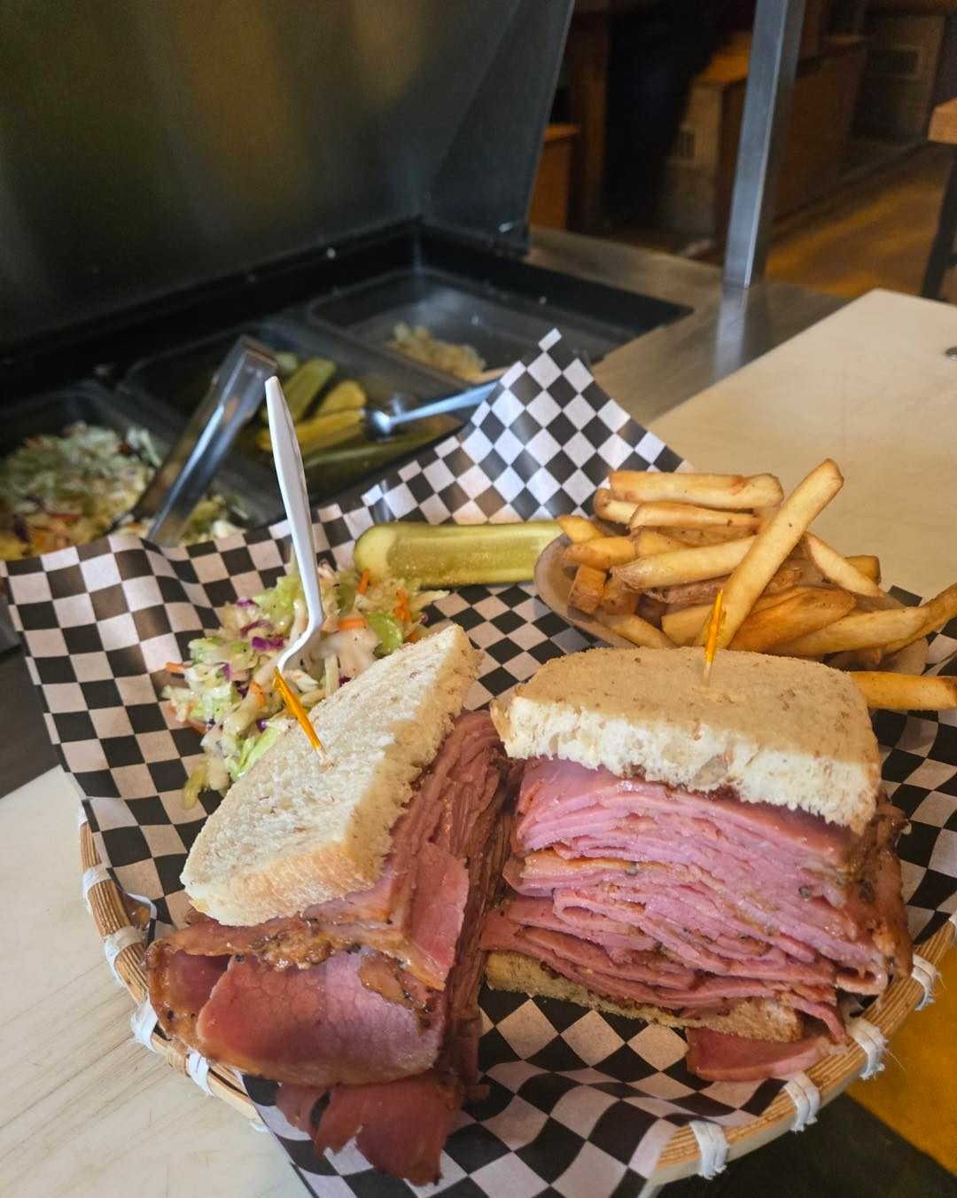 How high are you stacking our classic sandwich? Small, traditional, boss or executive!!?