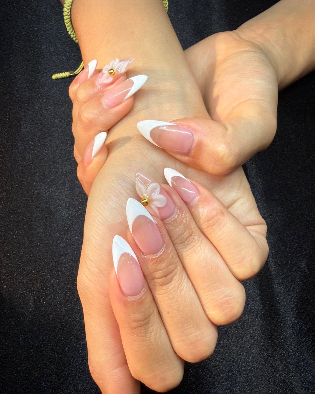 π€β¨ Classic French with a touch of elegance! β¨π€
Soft pink nude, crisp white tips, and delicate 3D flowers with a hint of gold β simple, classy, and absolutely timeless. πΈπ
β¨
π TTβs Nail Woodbury
Thank you for letting us create your beautiful set! π€
#TTsNailWoodbury #WoodburyMN #NailSalon #FrenchNails #FrenchTipNails #NailArt #3DNails #FlowerNails #ElegantNails #ClassyNails #PinkNails #NudeNails #GoldDetails #MinnesotaNails #NailInspo #FreshSet π
β¨