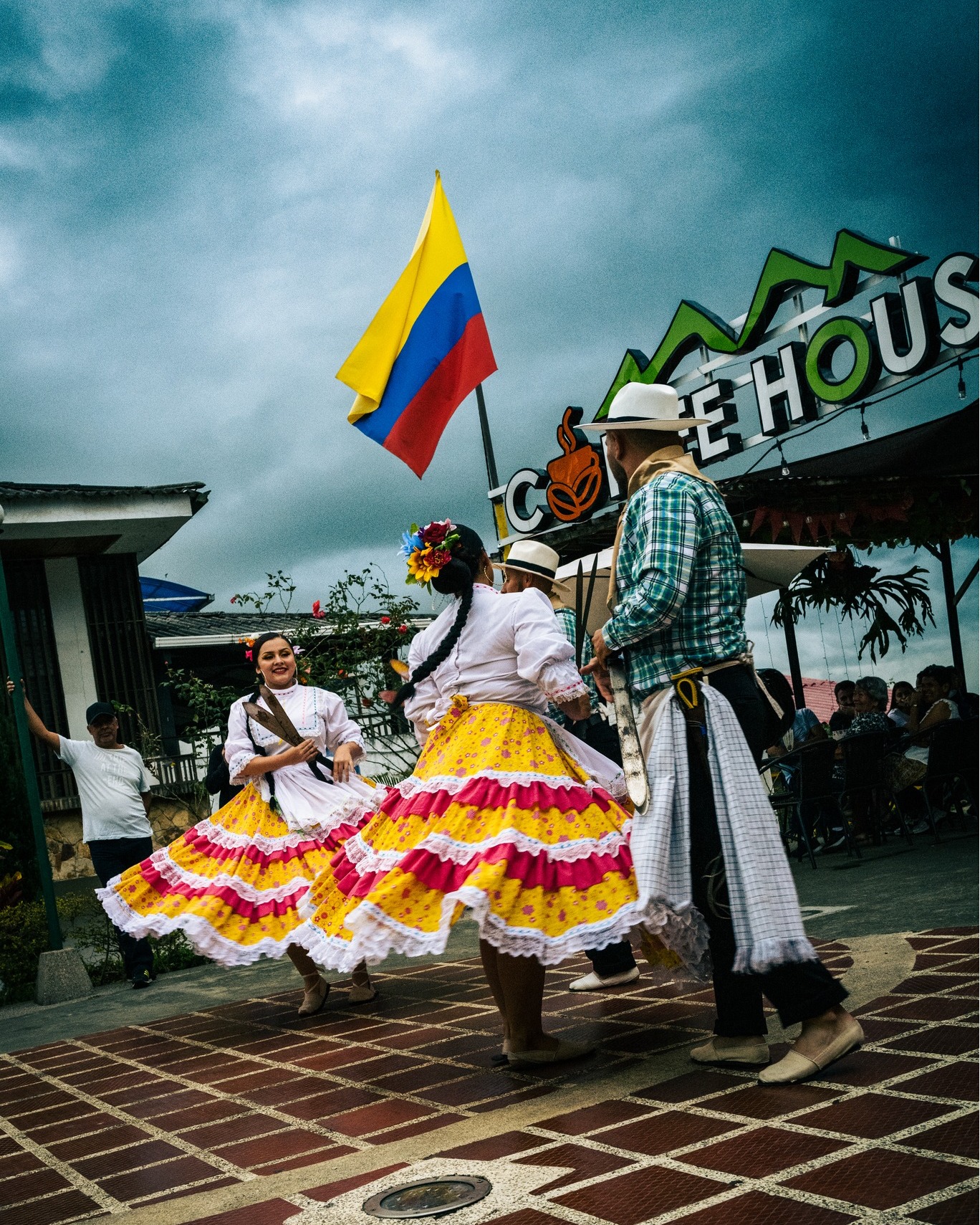 Our hearts are with Colombia. 🇨🇴
A country that has welcomed us with warmth, generosity, and friendship. A place that has given us much more than extraordinary coffee. It has given us relationships, stories, and people we are proud to call friends.
Our thoughts and prayers are with the people of Colombia during this difficult time.
With love from all of us at LOKL. ❤️🇨🇴
@myloklcafe
#Colombia #PrayForColombia #OurHeartsWithColombia #FuerzaColombia #CoffeeCommunity #CoffeeConnectsUs #LOKLCafe