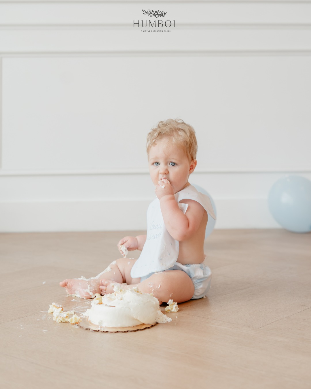 Cake everywhere, smiles guaranteed. 🎂 There’s something extra sweet about celebrating a first birthday at Humbol.
Planning a cake smash or first birthday? Book the space and let them make the mess. We’ll provide the perfect backdrop.!
