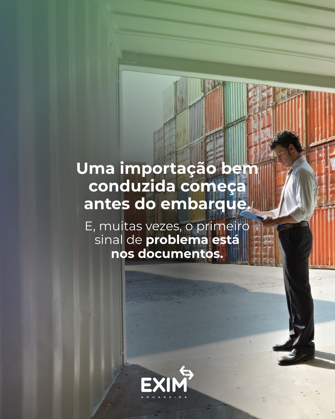 Em uma importação, não basta reunir os documentos. Eles precisam conversar entre si.
Invoice, packing list, conhecimento de embarque, pedido de compra e eventuais licenças ou documentos relacionados ao produto devem estar alinhados em informações como descrição da mercadoria, quantidade, peso, valores e dados das partes envolvidas.
Quando existem divergências, mesmo pequenas, a operação pode enfrentar questionamentos, retrabalho e atrasos que poderiam ser evitados com uma análise prévia.
É por isso que o planejamento não se limita à negociação ou à logística. Ele também passa pela conferência técnica e documental de cada etapa.
A Exim Aduaneira atua de forma preventiva, orientando a empresa antes do embarque e acompanhando o processo com atenção aos detalhes que fazem diferença no resultado da operação.
Na importação, prevenir também é revisar.
📲 Converse com a equipe da Exim Aduaneira: (51) 99928-4775.