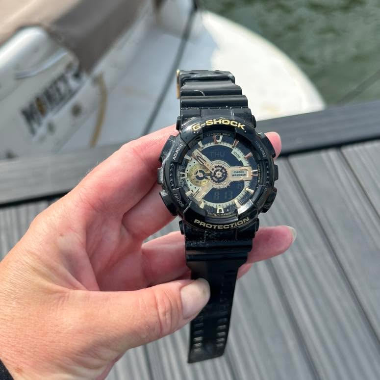Finding this G-Shock watch for Fred. He lost it a few days ago, but fortunately it’s waterproof.
.
.
#recoverydiving #lakestclair #greatlakesstate #detroitriver #stclairshores #clintonriver #harrisontownship #boattown #algonac #stclair #metrobeach #michiganboating #puremichigan #michiganmarinas #metaldetector #safeharbormarinas #boatmichigan