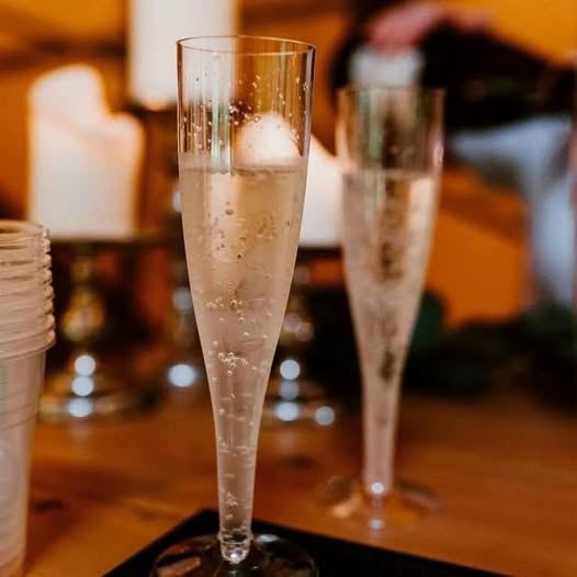 ๐ฅโจ Is there anything better than that first champagne toast on your wedding day?
From the moment your guests arrive with a welcome drink, right through to the final celebrations, our Horseshoe Box Mobile Bar is there to keep the drinks flowing and the good times going. ๐๐พ
Stylish, elegant and full of character, itโs designed to become a beautiful part of your wedding rather than just somewhere to grab a drink.
๐ Welcome drinks
๐ฅ Champagne & cocktails
๐ธ Bespoke drink options
โจ A bar that fits beautifully into your day
Make your celebration one to remember with 12 Lemons ๐
๐ Discover our brochure at www.12lemons.co.uk
12 Lemons โ A Mobile Wedding Bar Designed Around You
#HorseshoeBoxBar #GlasgowWeddingVenue #WeddingBarScotland #LuxuryWeddingScotland #WeddingDrinksInspiration