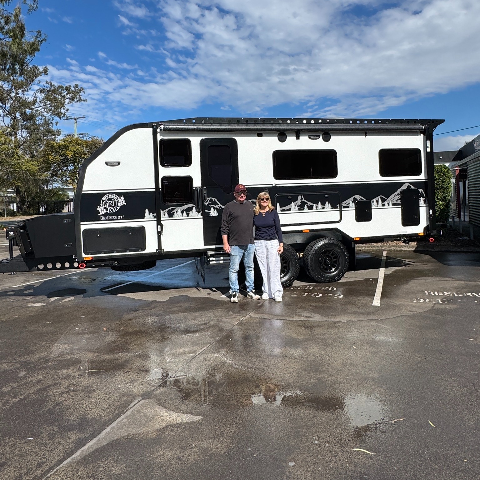 New Van Handover Day!👇
Massive congratulations to Scott and Janelle, this is an absolute stunner of a build!
Spec List 👀
👉 21 foot
👉 Tare: 3140kg
👉 ATM: 4500kg
👉 Method 703 with Yokohama Tyres
👉 Cruisemaster ATX With the BCS horizon levelling system
👉 Dieselheat Aus DH15 hot water and room heating
👉 Thetford 274l Fridge
👉 OGRV Toolbox Upgrade
👉 OGRV Rear woodbox with Jerry holders
👉 OGRV Brand new decal design
👉 600ah Lithium
👉 1425w Solar
👉 Garmin Digital Switching
What a cracker van! This floor plan is available in our adventure series, Have a chat to our team and lets get you waking up somewhere different 🌅
