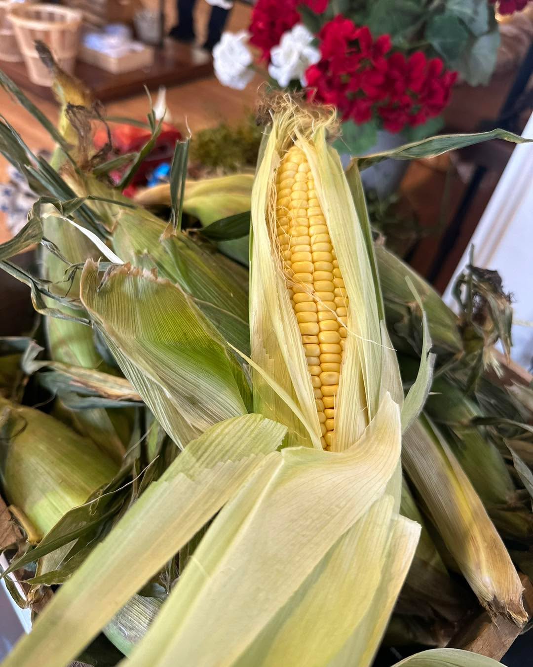 Weekend favorites, Farmhouse style! 🌽🥩🥖
Stock up for a delicious weekend with a few of our favorites:
🥩 Steaks ready for the grill
🌽 Sweet corn on the cob — a summertime must
🥖 Fresh-baked goods for breakfast, dessert… or anytime in between!
Good food, fresh flavors, and everything you need to make the weekend taste a little better. Stop by the Farmhouse and grab your favorites while they last!
#WeekendRoundup #FarmhouseFavorites #FreshFromTheFarm #GrillingSeason #SweetCorn #FreshBaked