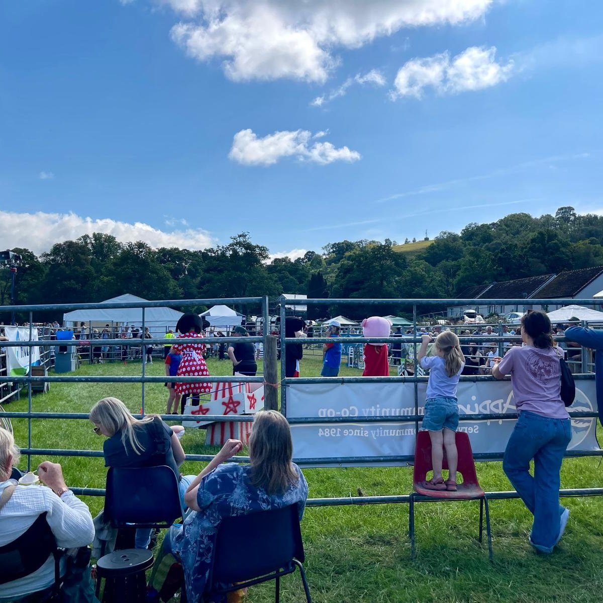 Local events are one of the best ways to really experience Oban 🙌
Over the summer months especially, there's always more happening in and around town than visitors realise before they arrive, and it's one of our favourite things to point our guests towards.
This weekend's a great example, with two brilliant events on.
Saturday, the Appin Agricultural Show at Tynribbie Croft. Livestock judging, handicrafts, Highland dancing, the hill race, and a proper local ceilidh to finish. One of Argyll's best-loved shows.
Sunday, Love Oban Farmers and Craft Market at the Corran Halls. Local food, drink and crafts from some brilliant small producers, right in the town centre.
If you're staying with us this weekend, both are well worth building into your plans.
📍 Save this for your Oban trip, link in bio to browse our Oban stays.
#VisitOban #Oban #WestCoastScotland #ObanHolidayLets #ScottishStaycation