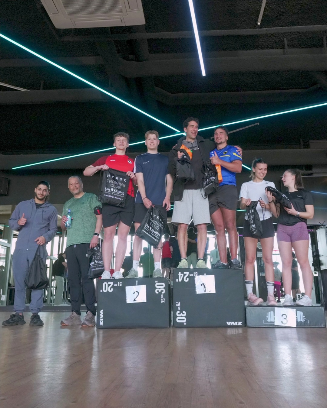 Fitgames 4 komt terug op 6 september! Heb jij je al ingeschreven?
Doe mee met de 4e editie van de FITgames! Een energieke gymrace vol fun, uitdaging en community vibes. Verwacht zweten, lachen en jezelf (en elkaar) pushen tot de finish!
Onze trainers staan de hele middag klaar om jullie te begeleiden en aan te moedigen.
- Dag & tijd: Zondag 6 september om 13:00
- Vorm: Solo of als duo!
- Geschikt voor iedereen
Meld je aan bij de frontdesk!
#fitgames #ijburg #lifeandkicking #lifeandkickingcommunity