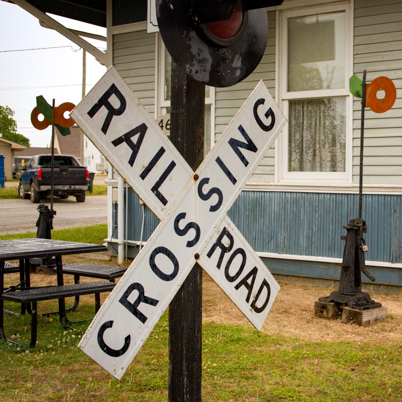 Add this unique literary stop to your Natchez Valley bucket list ⬇
The Collinwood Depot Branch Library is a testament to the town's rich railroad history. The original depot was built in 1916, has been renovated several times, and has served as a house, a grist mill, city hall, and now a library! 📚
📍Collinwood, TN
📸 Experience Tennessee
