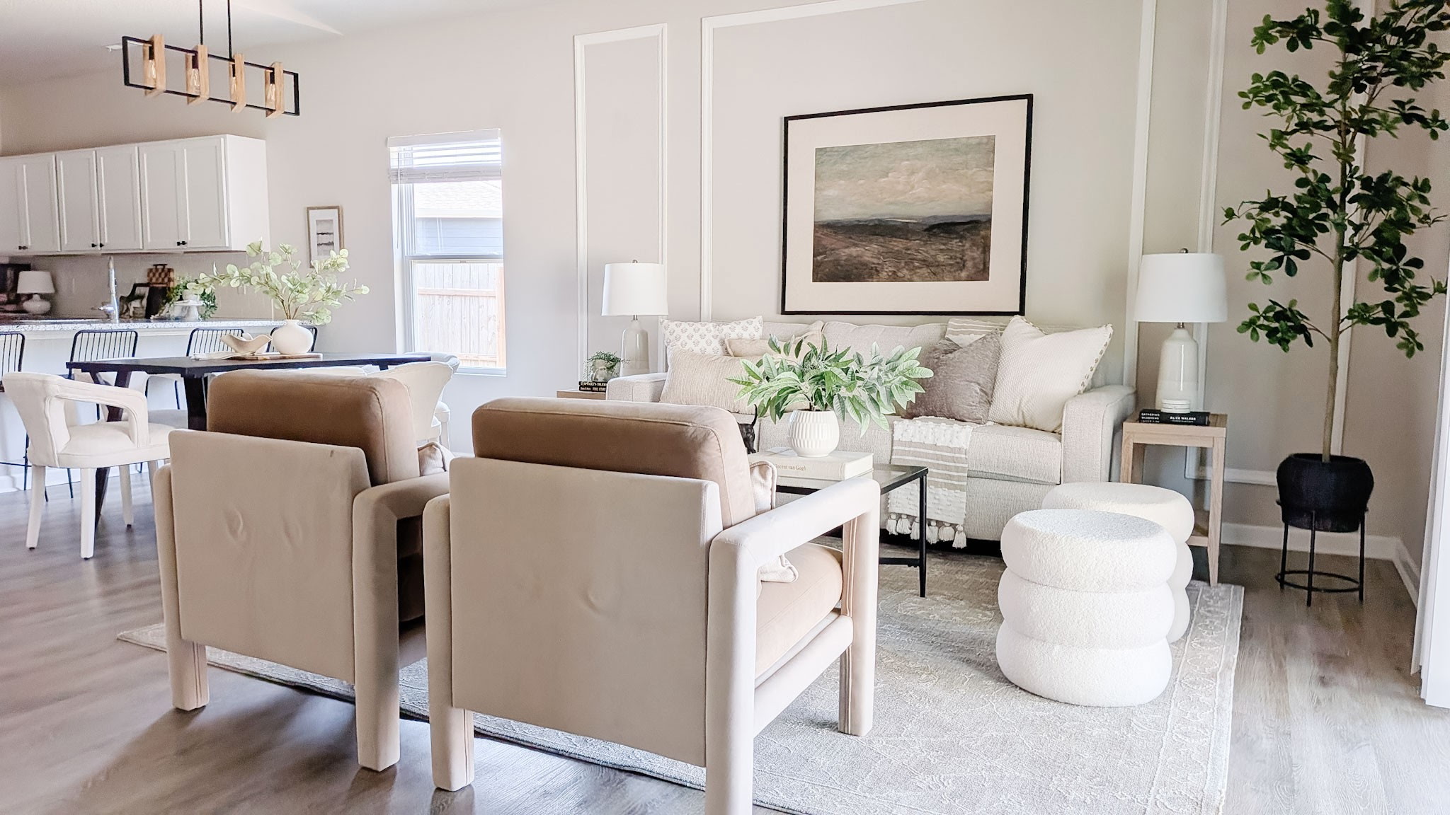 ✨ The difference a little staging can make!
This home was ready for its next chapter, and we helped create a look that feels inviting, spacious, and easy for buyers to picture themselves living in.
Great staging isn’t about decorating a home to your personal taste—it’s about highlighting the home’s best features and creating that “I could live here” feeling. 🤍
Thinking about selling? DM us for a free staging proposal and let’s talk about how we can help your home make a great first impression.
📌 Save this for when you’re getting ready to sell!
💬 Know someone preparing to list? Share this with them!
#LoveLeeHomes #HomeStaging #StagedToSell #RealEstateMarketing #SellYourHome #WichitaRealEstate #HomeSellingTips