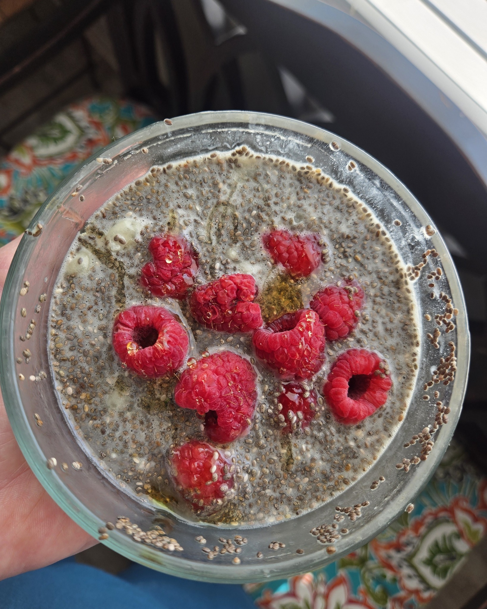 ✨️Chia Seeds are one of our go-tos for easy extra nutrients!
🫶 High in fiber for better digestion & blood sugar control
🫀 Omega-3s for heart health
🦴 Magnesium and calcium for strong bones
Add them to smoothies, yogurt & baked goods. 🥤
We mixed them with milk, protein powder, raspberries and honey for a filling morning snack.
🌱