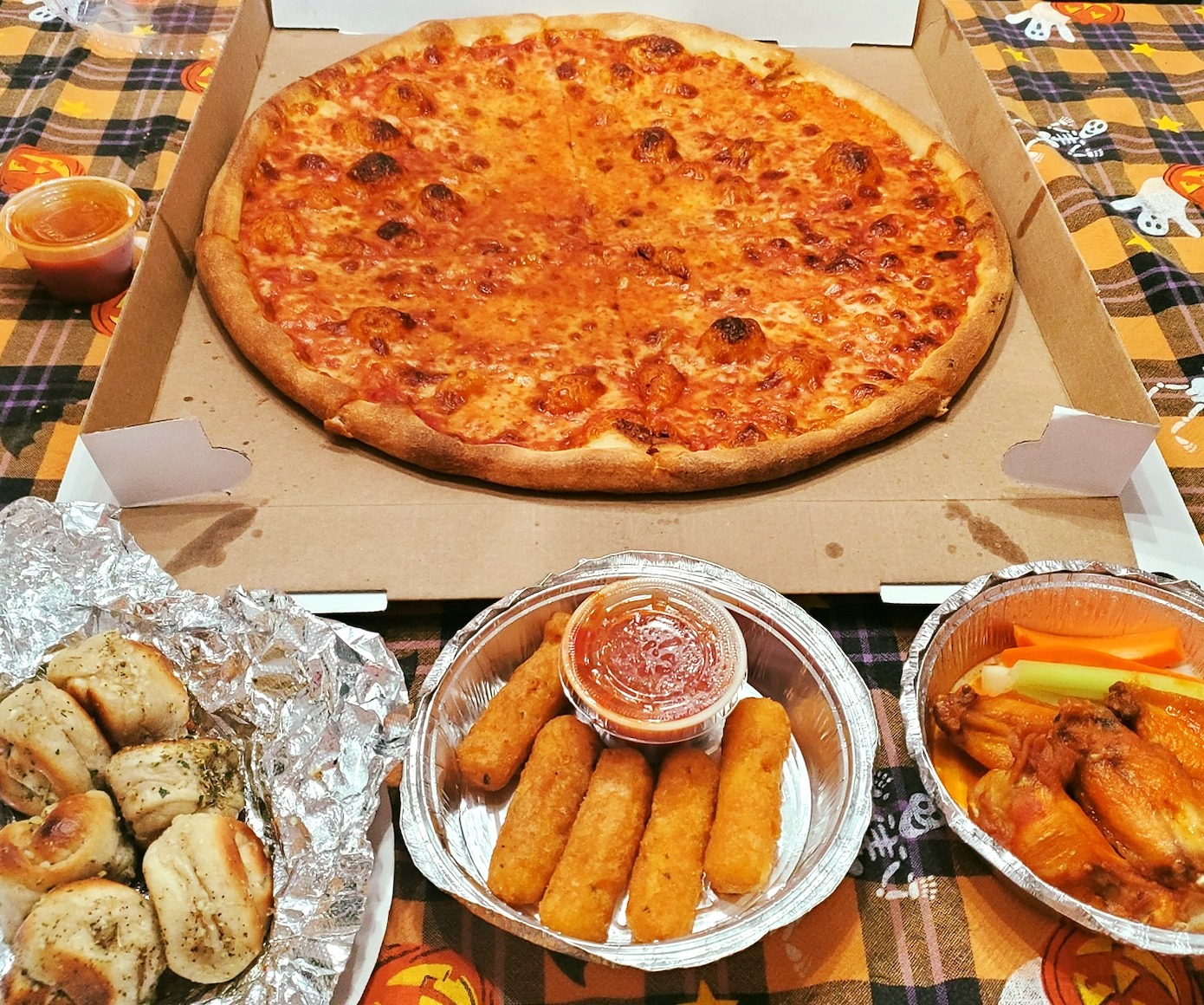 what $33.95 gets you at gino's. π
large cheese pizza + 5 wings + 5 mozz sticks + 5 garlic knots + 2L soda.
feed the whole family. no math required.
π 102 Church Hill Rd Β· dine in, takeout, or uber eats
π 203-304-1304
#GinosParlor #FamilySpecial #SandyHookCT #ValueMeal #FamilyDinner