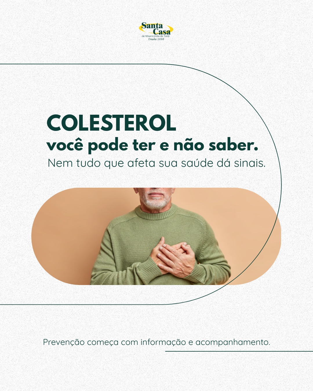 🩺 Falar sobre colesterol é falar sobre prevenção e cuidado com a saúde do coração.
O colesterol é importante para o funcionamento do organismo, mas quando seus níveis estão elevados, pode aumentar o risco de problemas cardiovasculares. E o mais importante: muitas vezes, as alterações no colesterol não apresentam sintomas perceptíveis.
Por isso, manter os exames de rotina em dia e realizar o acompanhamento com um profissional de saúde é fundamental. Além do colesterol, fatores como pressão arterial, diabetes, histórico familiar e hábitos de vida também devem ser considerados.
Uma alimentação equilibrada, a prática regular de atividade física e o acompanhamento da saúde fazem parte de uma rotina de cuidado mais consciente.
Você sabe como está o seu colesterol? 📄
Não espere um sintoma para começar a cuidar. Prevenir também é uma forma de cuidar do coração.