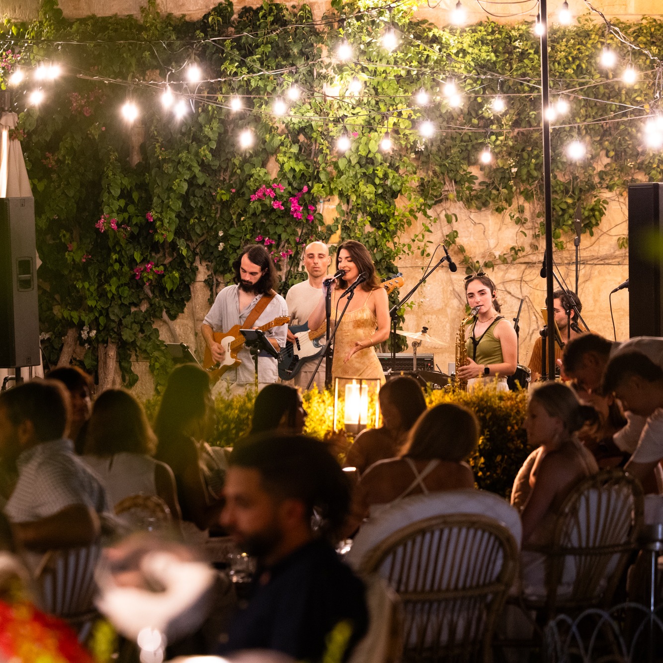 Last Wednesday, @momorush.mt brought the good vibes to Gin & Jam 🎶✨
And we’re keeping the music going tonight with Red Electric live in the gardens. Join us for great music, drinks, and a little midweek magic. 🍸🎸