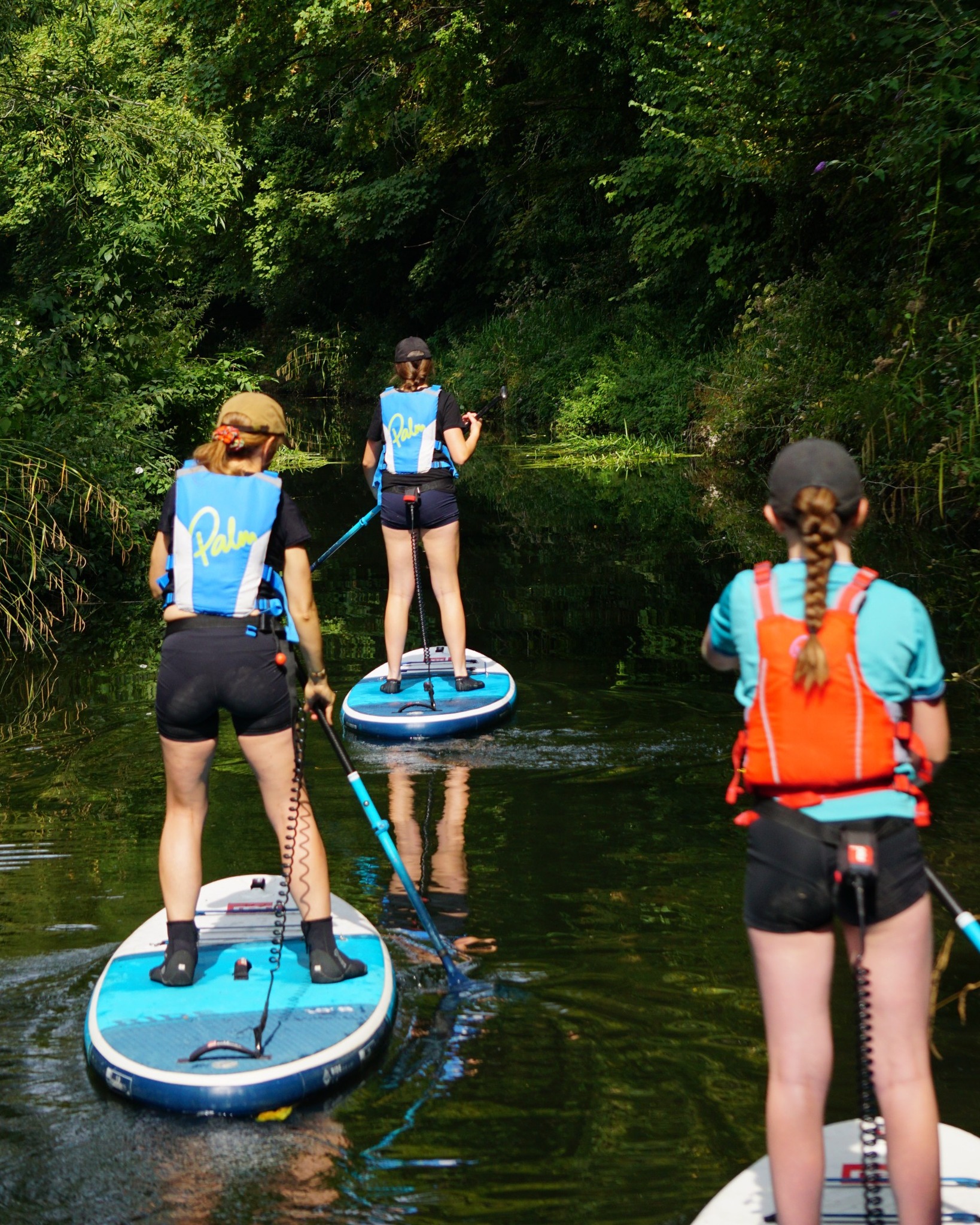 Our first "Paddle with Mum" β what a morning! πΆ
On Sunday we hosted our very first "Paddle with Mum" session on the beautiful Stroudwater Canal, run in partnership with Cotswold Canals Connected and Stroud Valleys Project π
This event was all about helping families access the canal together and create memories on the water, exactly why we do what we do.