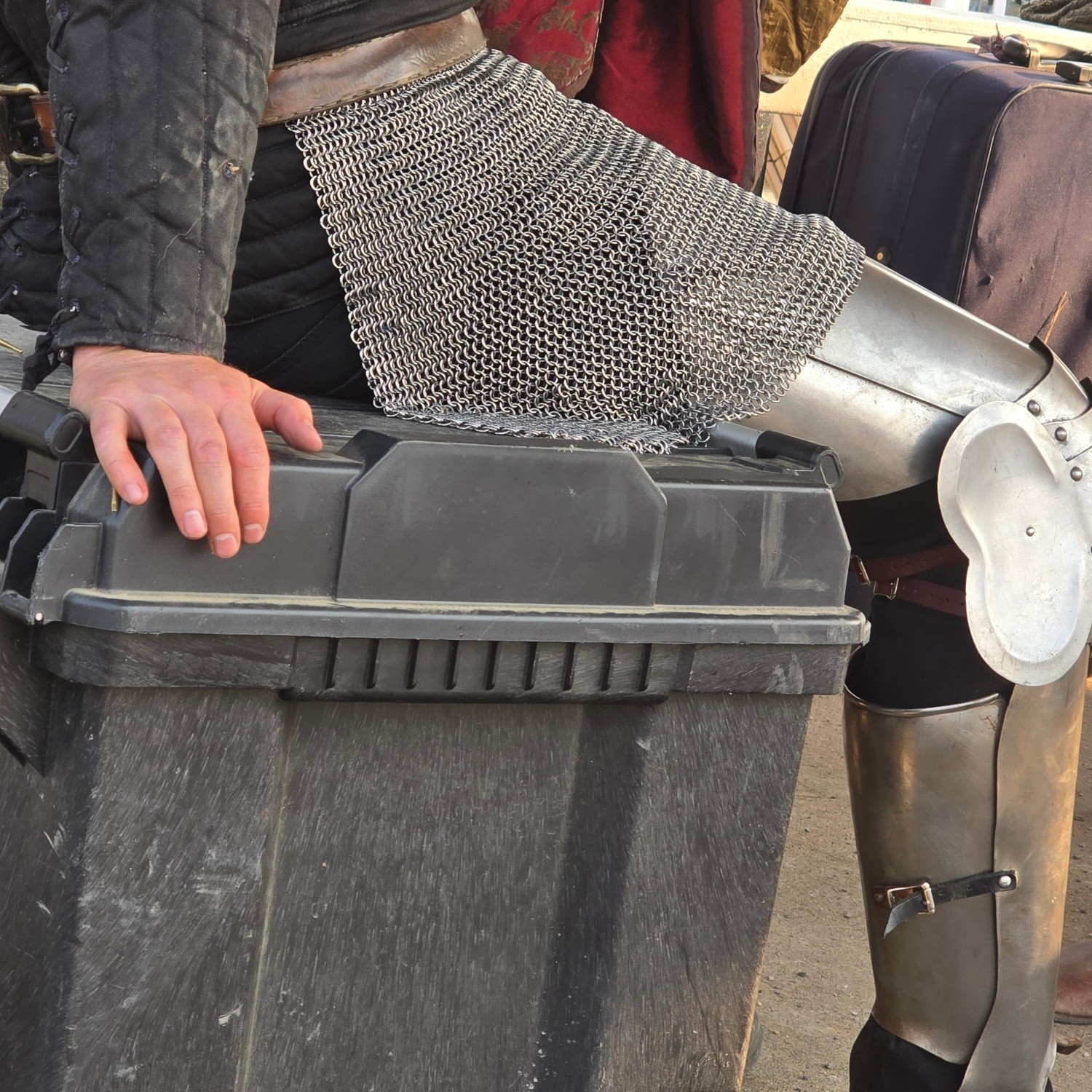 The armour is going on... must be time to joust! Check us out tonight at 7:30 as well as 11:15 & 4:30 Saturday and 11:00 & 4:30 on Sunday.
#STALC #jousting #joustingtournament #StrathmoreMedievalFaire