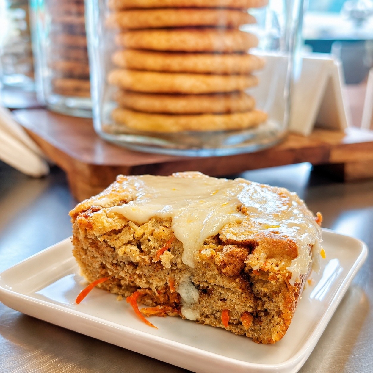 🥕🤎 Your Favorite Carrot Cake Just Got Rolled Up!
What happens when you take all the deliciousness of a classic carrot cake and tuck it inside a cinnamon roll?
Our Carrot Cake Cinnamon Roll! 😍
Warm cinnamon roll dough swirled with all those cozy carrot cake flavors, then finished with the perfect sweet topping. It's the best of both worlds!
This special treat doesn't come around very often, so if you've been waiting for its return, this is your weekend!
🥕 Available Saturday & Sunday only!
Come get yours before they roll away! 😉
#SenzaGlutenFree #CarrotCakeCinnamonRoll #CinnamonRollLove #GlutenFreeBakery #LasVegasBakery #WeekendSpecial #CarrotCakeLovers #FreshBaked #GlutenFreeTreats #BakeryFavorites