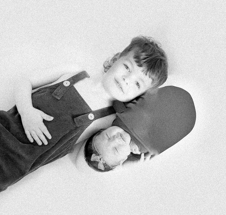 Beautiful in colour, autumn tones, but also stunning in grainy black and white, family photography with a new addition is a treasure you will always appreciate. Photographs are heritage heirloom pieces. They are an upfront investment for a generational appreciation over many decades.
@michaelarosemcgirr
#familyprofessionalphotography #familyprofessionalphotographer #milestonealbuminspo #angelascottphotographyinauckland #angelascottphotographer #angelascottphotographers #angelascottphotography